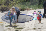 EXKLUSIV - Hilary und Haylie Duff mit ihren Kindern am beach von Malibu