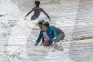 EXKLUSIV - Hilary und Haylie Duff mit ihren Kindern am beach von Malibu
