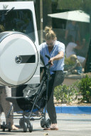 EXKLUSIV - Hilary und Haylie Duff mit ihren Kindern am beach von Malibu