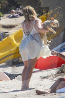 EXKLUSIV - Hilary Duff mit ihren Kindern am Beach von Malibu