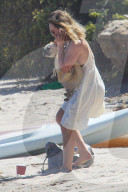 EXKLUSIV - Hilary Duff mit ihren Kindern am Beach von Malibu