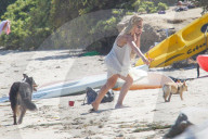 EXKLUSIV - Hilary Duff mit ihren Kindern am Beach von Malibu
