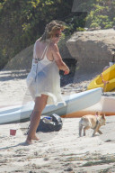 EXKLUSIV - Hilary Duff mit ihren Kindern am Beach von Malibu