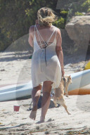 EXKLUSIV - Hilary Duff mit ihren Kindern am Beach von Malibu