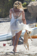 EXKLUSIV - Hilary Duff mit ihren Kindern am Beach von Malibu