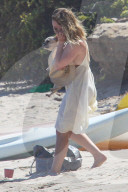 EXKLUSIV - Hilary Duff mit ihren Kindern am Beach von Malibu