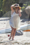 EXKLUSIV - Hilary Duff mit ihren Kindern am Beach von Malibu