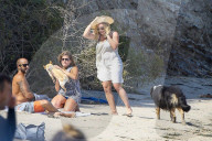 EXKLUSIV - Hilary Duff mit ihren Kindern am Beach von Malibu