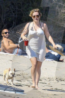 EXKLUSIV - Hilary Duff mit ihren Kindern am Beach von Malibu
