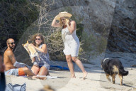 EXKLUSIV - Hilary Duff mit ihren Kindern am Beach von Malibu