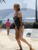 EXKLUSIV - Goldie Hawn im Badeanzug am Beach auf Hawaii