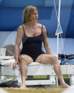 EXKLUSIV - Goldie Hawn im Badeanzug am Beach auf Hawaii