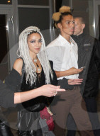 EXKLUSIV - FKA Twigs mit neuer Frisur