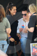 PEOPLE - Jennifer Lopez und Casper Smart auf dem Filmset von 'Shades of Blue'