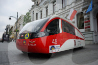 FEATURE - Studenten der Universität Lodz entwickeln ein Solarmobil