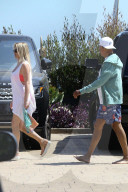 PEOPLE - Russell Simmons und seine Freundin schauen sich den Beach in Malibu an