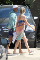 PEOPLE - Russell Simmons und seine Freundin schauen sich den Beach in Malibu an