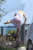 PEOPLE - Russell Simmons und seine Freundin schauen sich den Beach in Malibu an