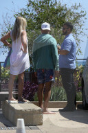 PEOPLE - Russell Simmons und seine Freundin schauen sich den Beach in Malibu an