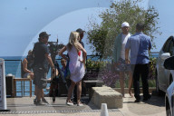PEOPLE - Russell Simmons und seine Freundin schauen sich den Beach in Malibu an