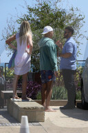 PEOPLE - Russell Simmons und seine Freundin schauen sich den Beach in Malibu an