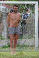 PEOPLE - Gigi Buffon spielt Fussball mit Kindern in Marina di Massa