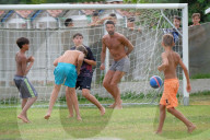 PEOPLE - Gigi Buffon spielt Fussball mit Kindern in Marina di Massa