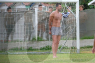 PEOPLE - Gigi Buffon spielt Fussball mit Kindern in Marina di Massa