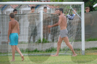 PEOPLE - Gigi Buffon spielt Fussball mit Kindern in Marina di Massa