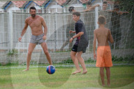 PEOPLE - Gigi Buffon spielt Fussball mit Kindern in Marina di Massa