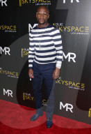 PEOPLE - Promis an der Eröffnung des 'OUE Skyspace' in LA