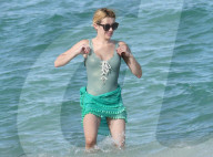 PEOPLE - Emma Roberts im grünen Badeanzug am Beach von Miami