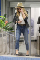 PEOPLE - Amber Heard geht etwas zerknautscht zum Arzt in New York