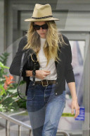 PEOPLE - Amber Heard geht etwas zerknautscht zum Arzt in New York