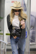 PEOPLE - Amber Heard geht etwas zerknautscht zum Arzt in New York