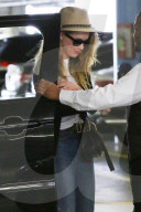 PEOPLE - Amber Heard geht etwas zerknautscht zum Arzt in New York