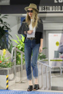 PEOPLE - Amber Heard geht etwas zerknautscht zum Arzt in New York