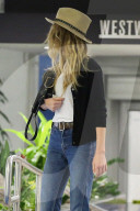 PEOPLE - Amber Heard geht etwas zerknautscht zum Arzt in New York