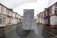 FEATURE - Liverpool: 'Momentary Monument - The Stone' Kunstwerk von Lara Favaretto 
