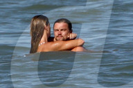 EXKLUSIV - Nina Agdal turtelt mit Leonardo DiCaprio am Beach von Malibu