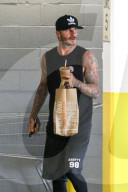 EXKLUSIV - David Beckham kauft gesund ein in West Hollywood 