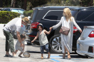 PEOPLE - Rachel Zoe und Rodger Berman sind mit ihren aktiven Kindern in Malibu unterwegs