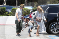 PEOPLE - Rachel Zoe und Rodger Berman sind mit ihren aktiven Kindern in Malibu unterwegs