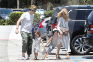 PEOPLE - Rachel Zoe und Rodger Berman sind mit ihren aktiven Kindern in Malibu unterwegs