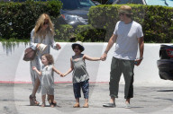 PEOPLE - Rachel Zoe und Rodger Berman sind mit ihren aktiven Kindern in Malibu unterwegs