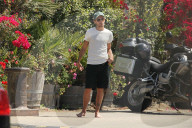 EXKLUSIV - Louis Tomlinson und Danielle Campbell mit Baby Freddie am beach von Malibu