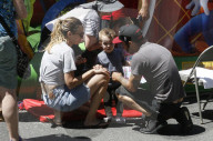 PEOPLE - Pete Wentz und Meagan Camper besuchen mit Saint dem Farmers' Market 