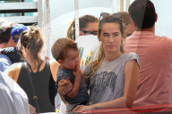 PEOPLE - Pete Wentz und Meagan Camper besuchen mit Saint dem Farmers' Market 