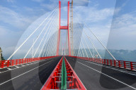 FEATURE - 78 Kilometer lange Brücke in China eröffnet
