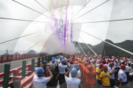 FEATURE - 78 Kilometer lange Brücke in China eröffnet